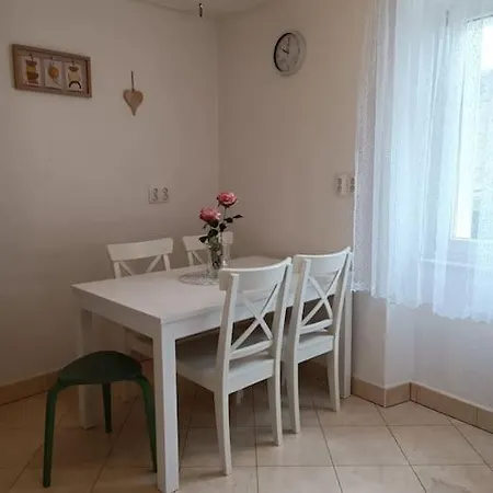 Marvis Stone House Apartment *
