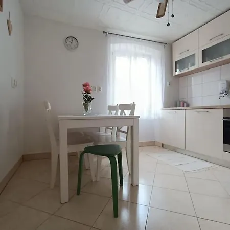 Marvis Stone House Apartment Kastela