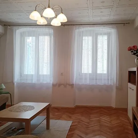 Marvis Stone House Apartment *