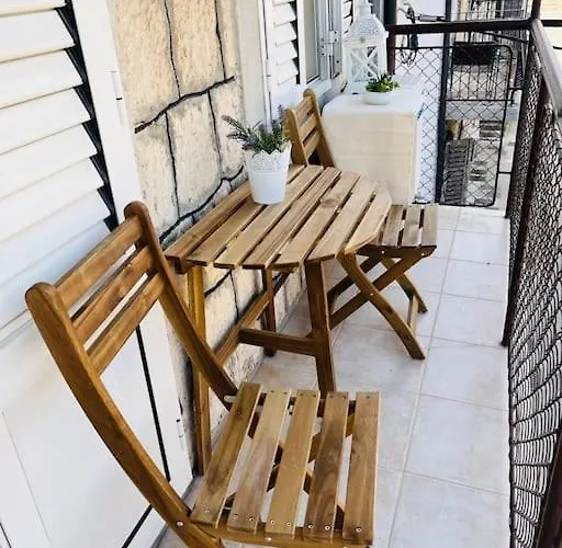 Marvis Stone House Apartman Kastela